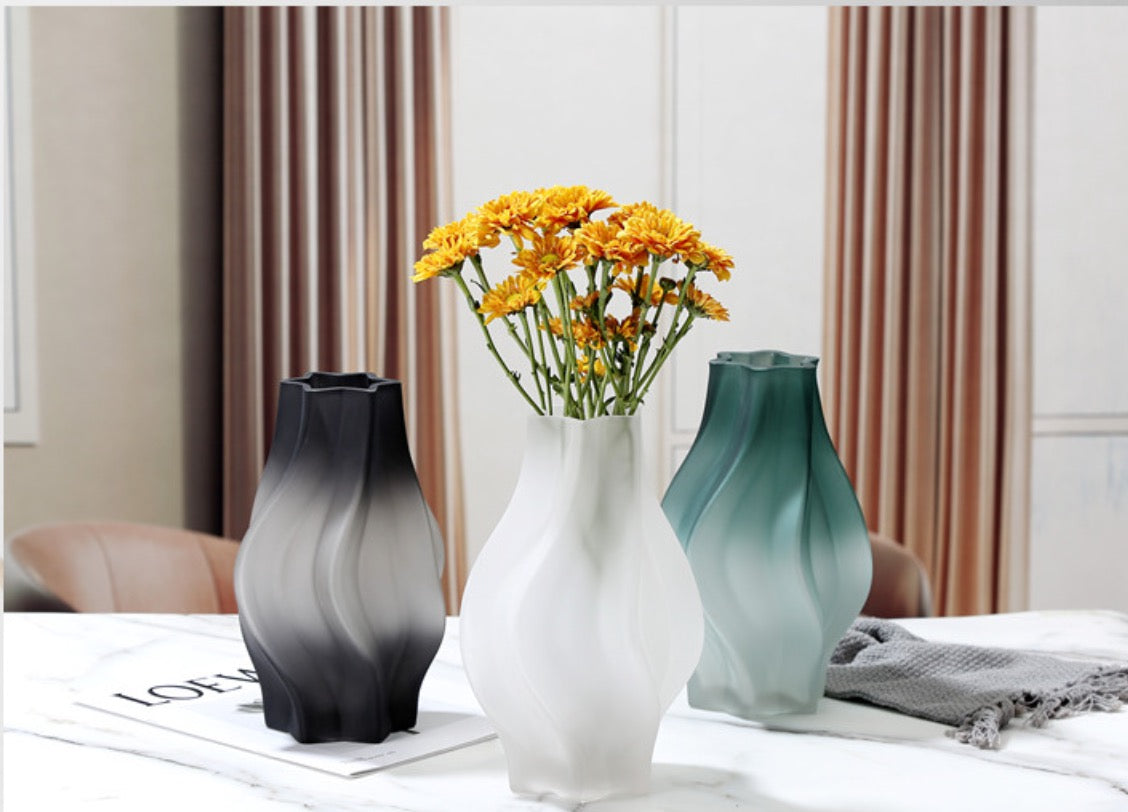 Modern high-end luxury large floor-standing glass vase