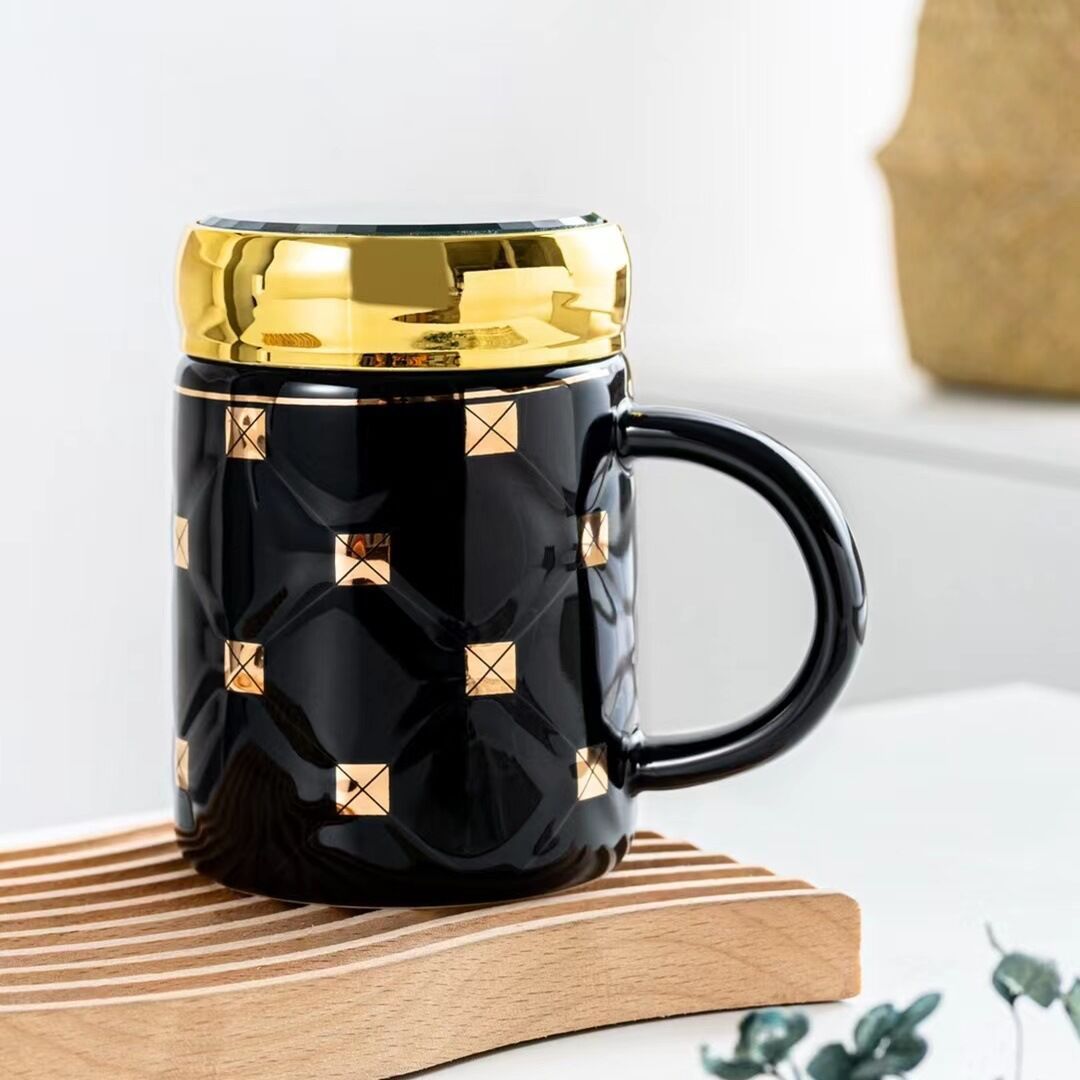 Checkerboard Gold Mirror Mug with Lid