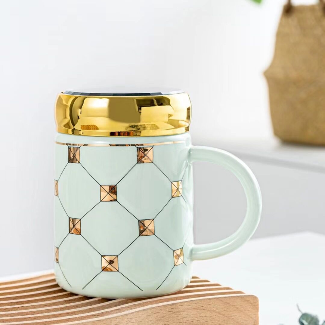 Checkerboard Gold Mirror Mug with Lid