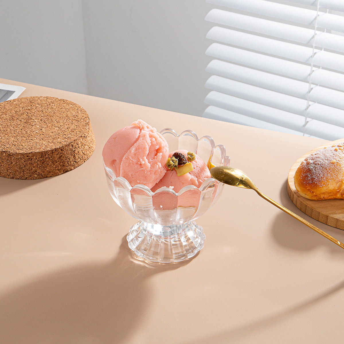 Small capacity round household ice cream cup with legs