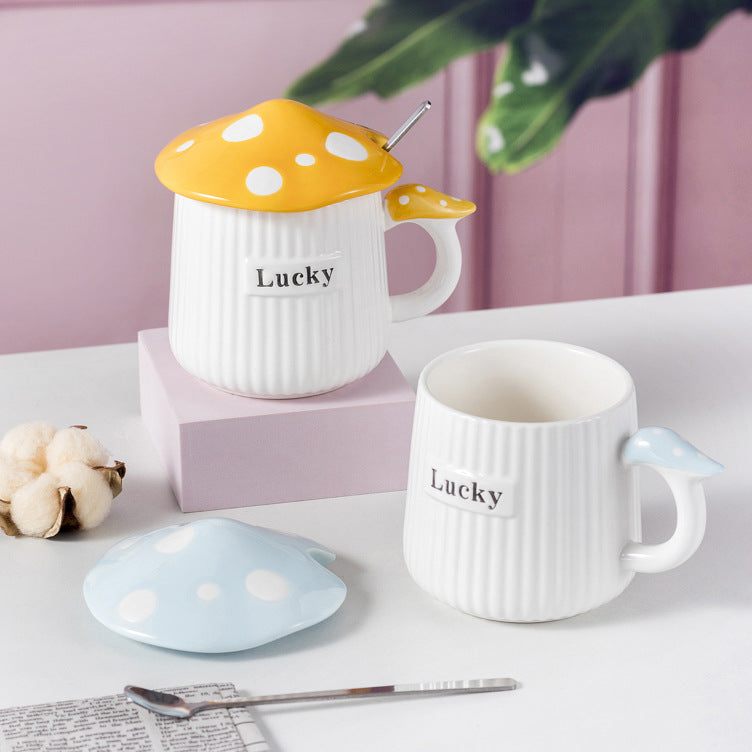 Hand-painted mushroom ceramic cup         Cup+lid+spoon