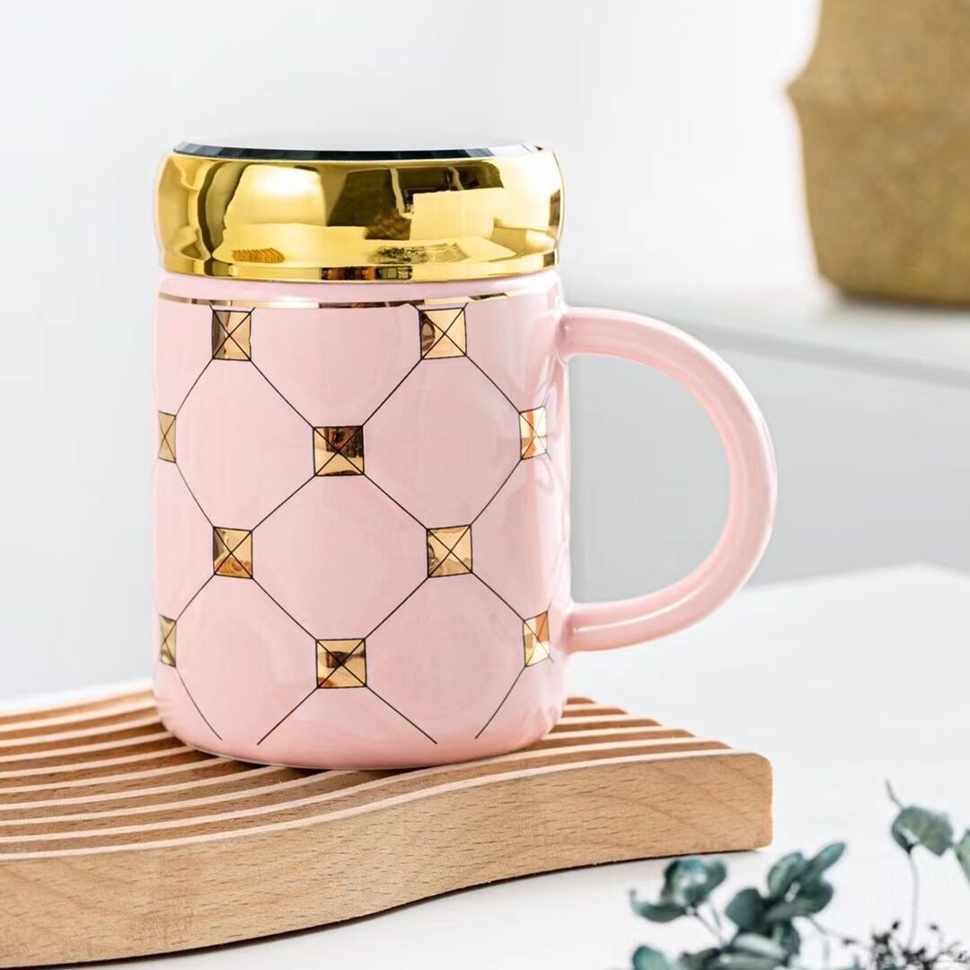 Checkerboard Gold Mirror Mug with Lid